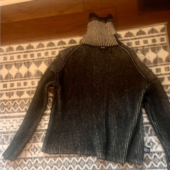 Theory Black/White vertical stripe cashmere turtleneck sweater SZ P - Picture 4 of 10